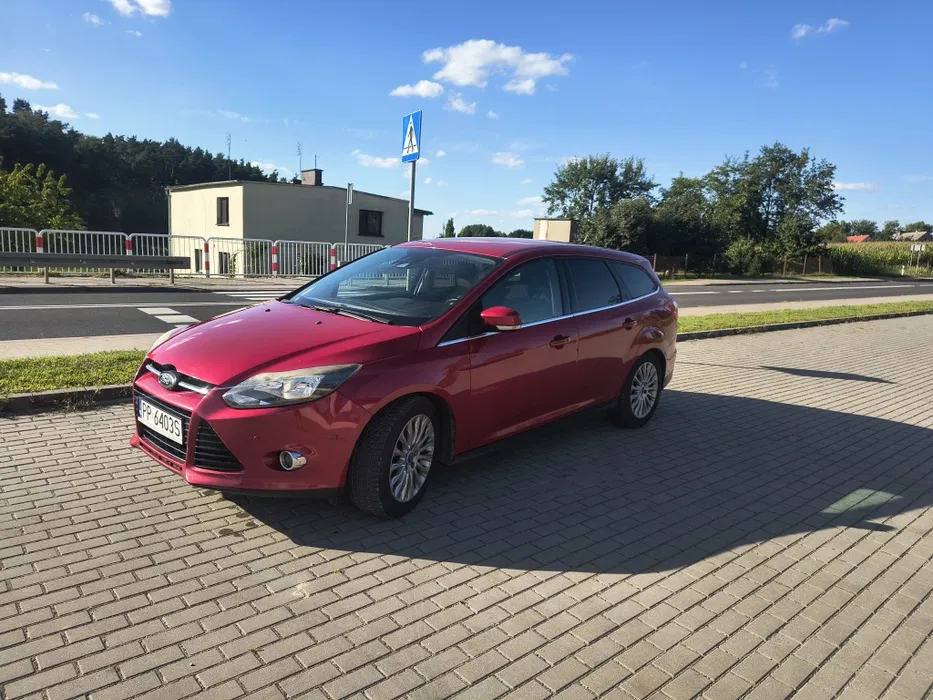 Ford Focus MK3 Kombi 1.6 Benzyna 2011 – Nowe Opony, Ważne Opłaty, Gotowy do Jazdy